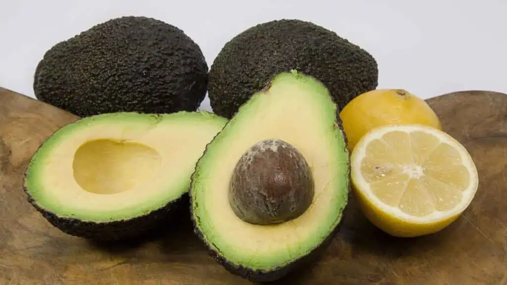 How much dietary fiber in an avocado 