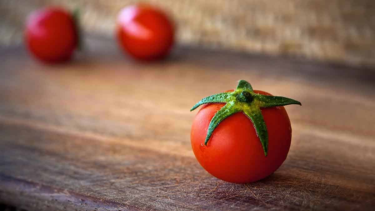 How much vitamin C in a tomato, ketchup or tomato juice?