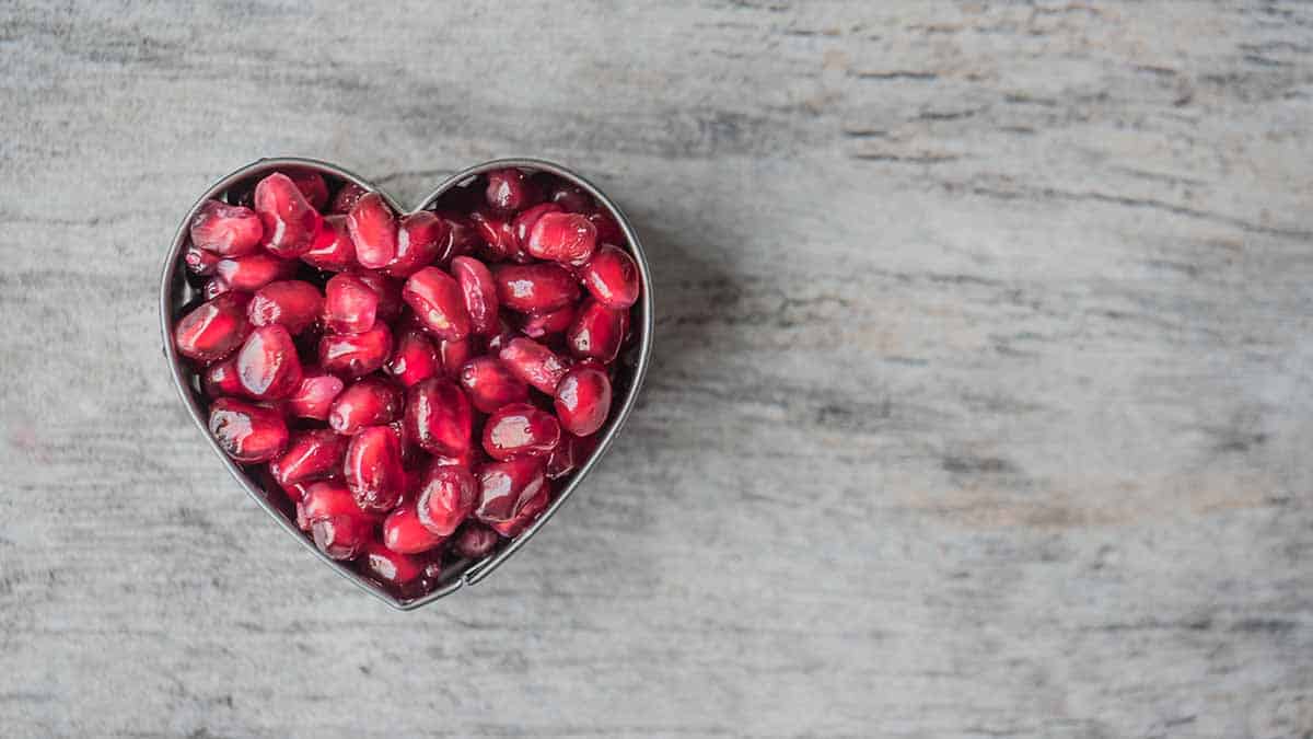 Do pomegranates make you poop? Can juice help with constipation?