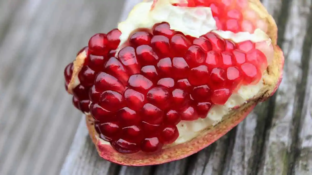 What is the best time to drink pomegranate juice?