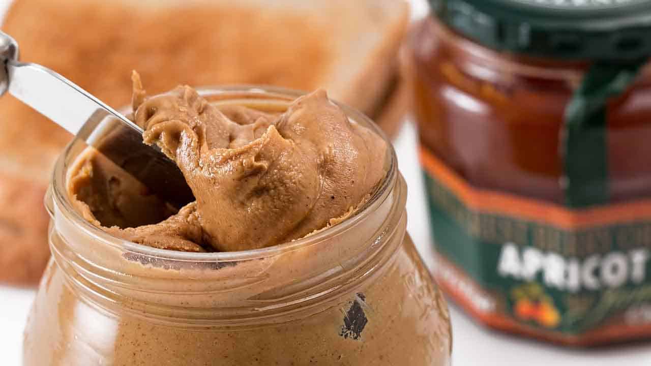 Health benefits of peanut butter & whole peanuts