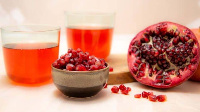 vitamin C content in pomegranate fruit & juice