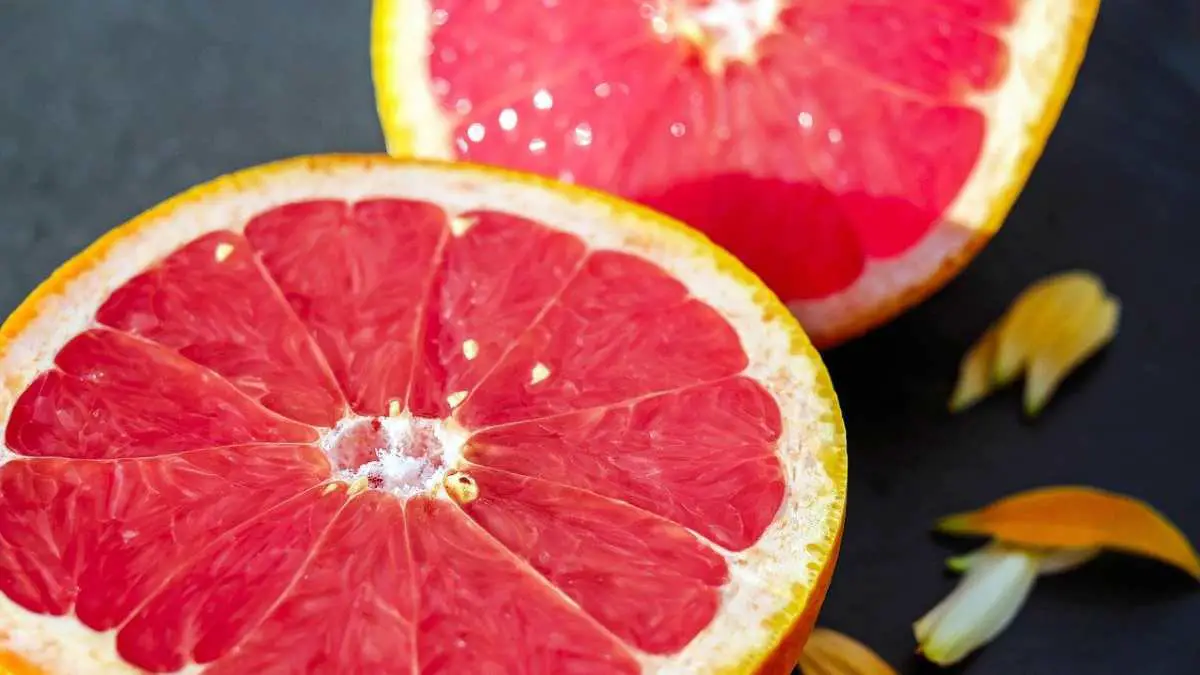 grapefruit is rich in vitamin C