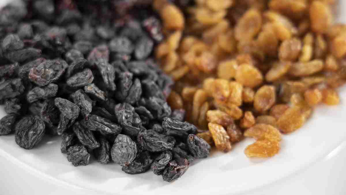 how much protein is in raisins?