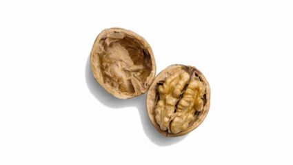 Walnuts have many calories. How many to eat per day?
