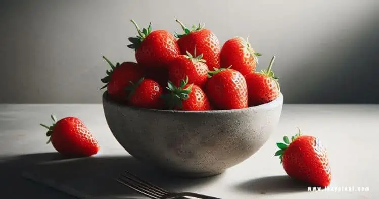 Benefits of eating strawberries at night for Sleep